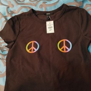 Black cropped tee with design